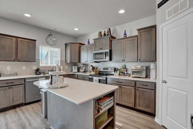 Building Photo - 8345 Talc Dr