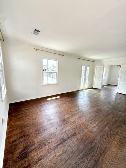 Building Photo - 2615 Edgehill Dr
