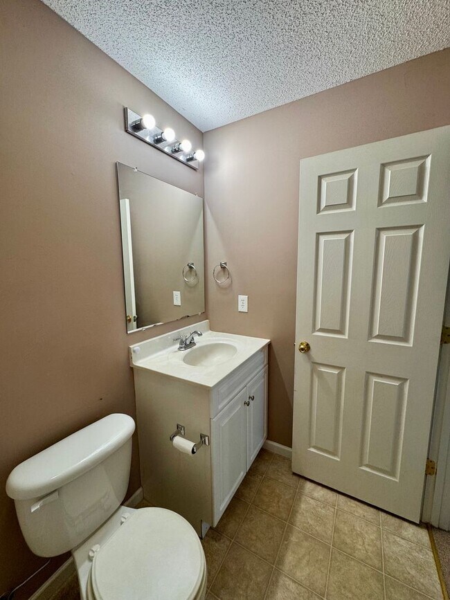 Building Photo - Townhouse for Rent in Liberty Square