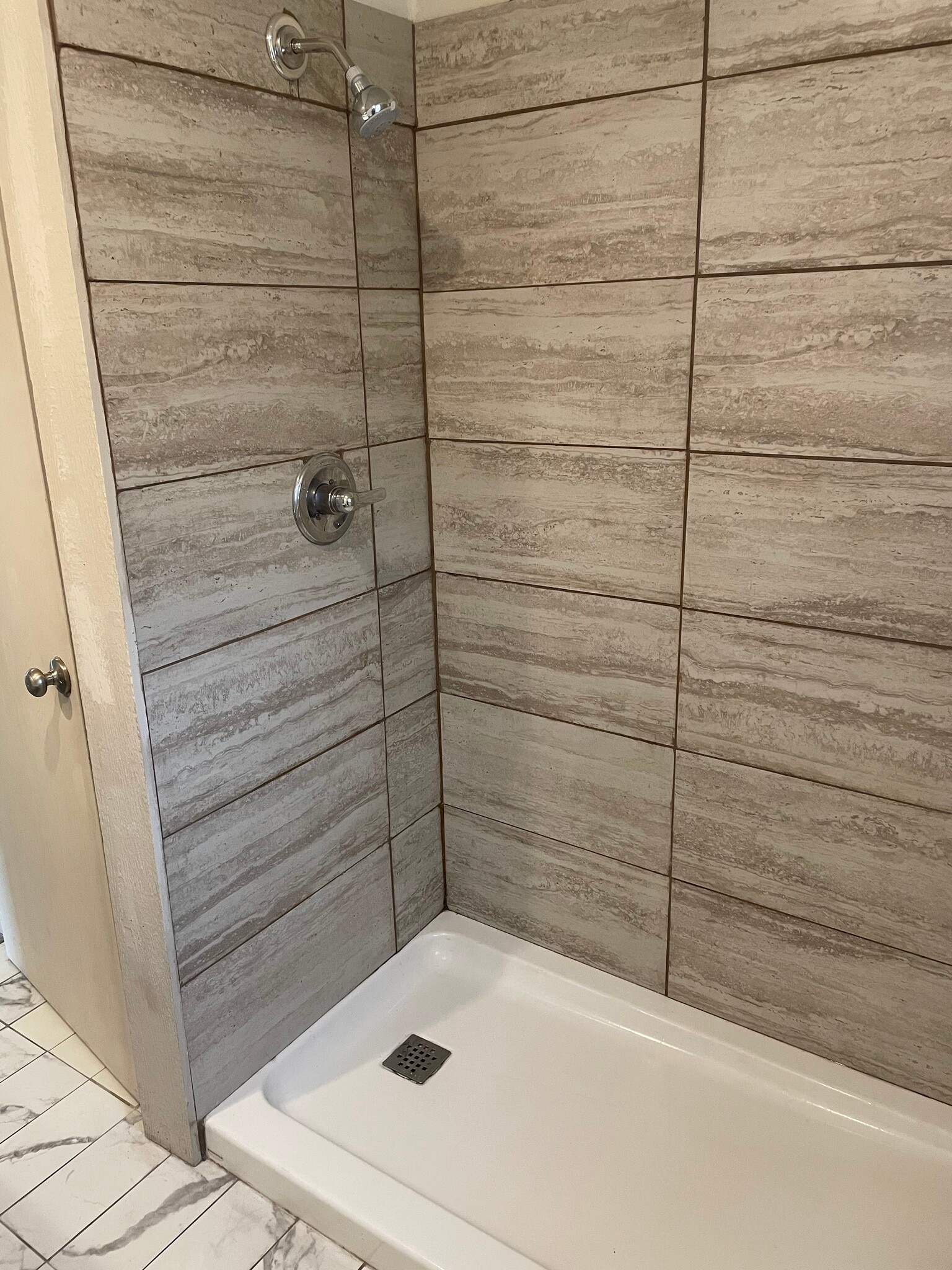 Building Photo - 502 SE Lee Haven Dr