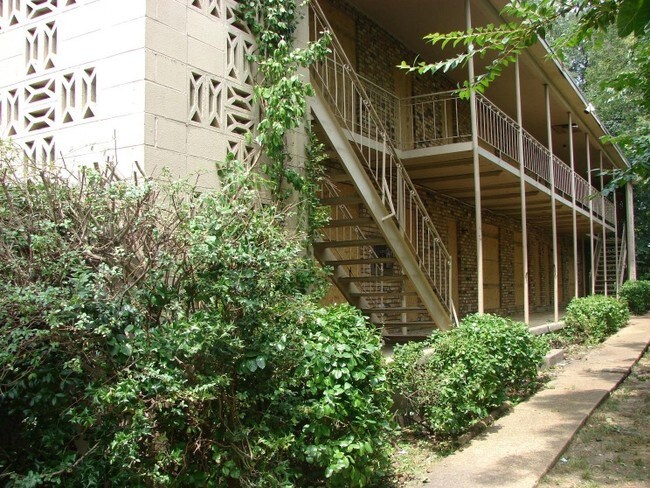 Primary Photo - 4010 Summer Ave