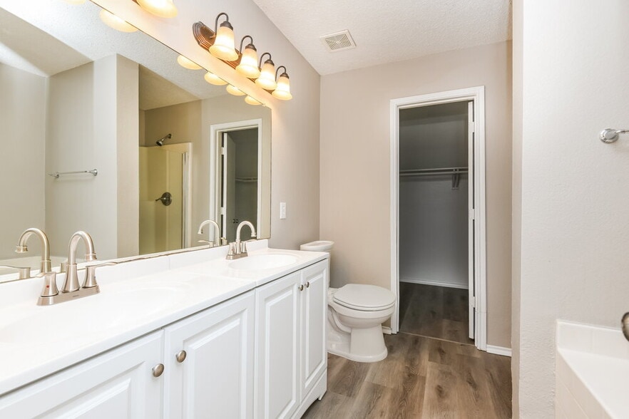 Building Photo - 4308 Meadowknoll Dr