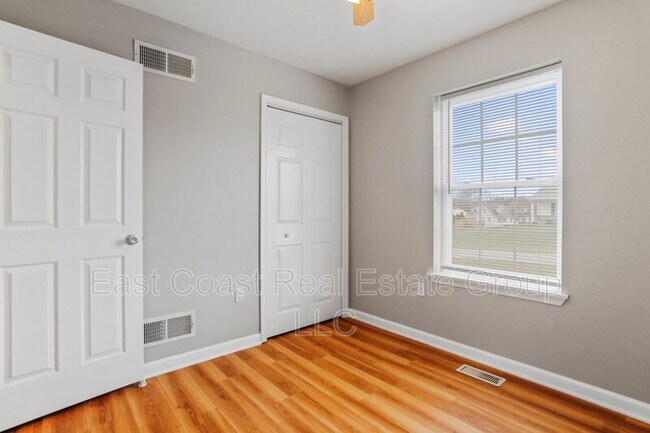 Building Photo - 339 Clifford Dr
