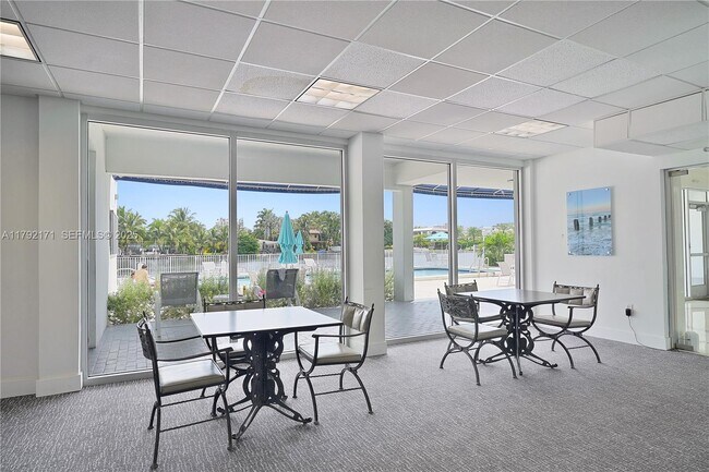 Building Photo - 9381 E Bay Harbor Dr