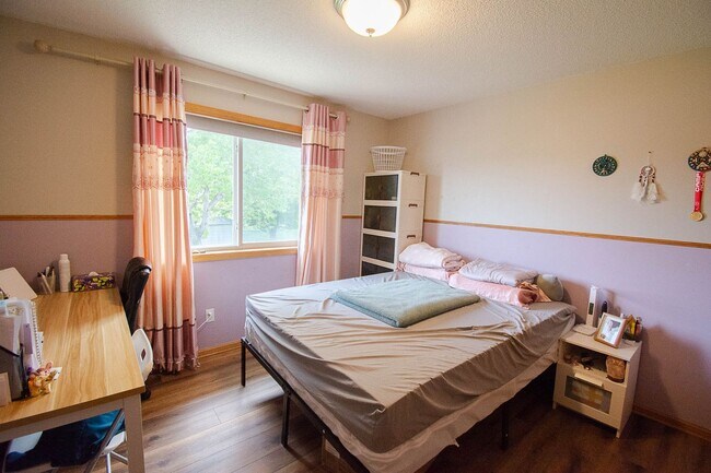 Building Photo - Fantastic NW Rochester home with great updates!