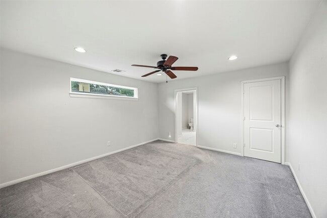Building Photo - 4914 Ventura Ln