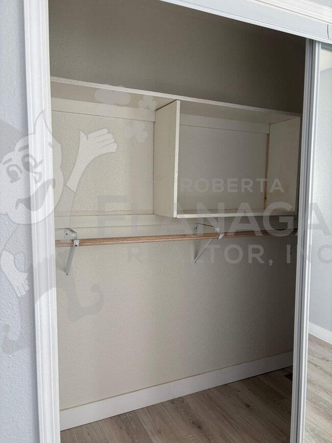 Building Photo - 3 Bedroom/ 2 Bathroom Home