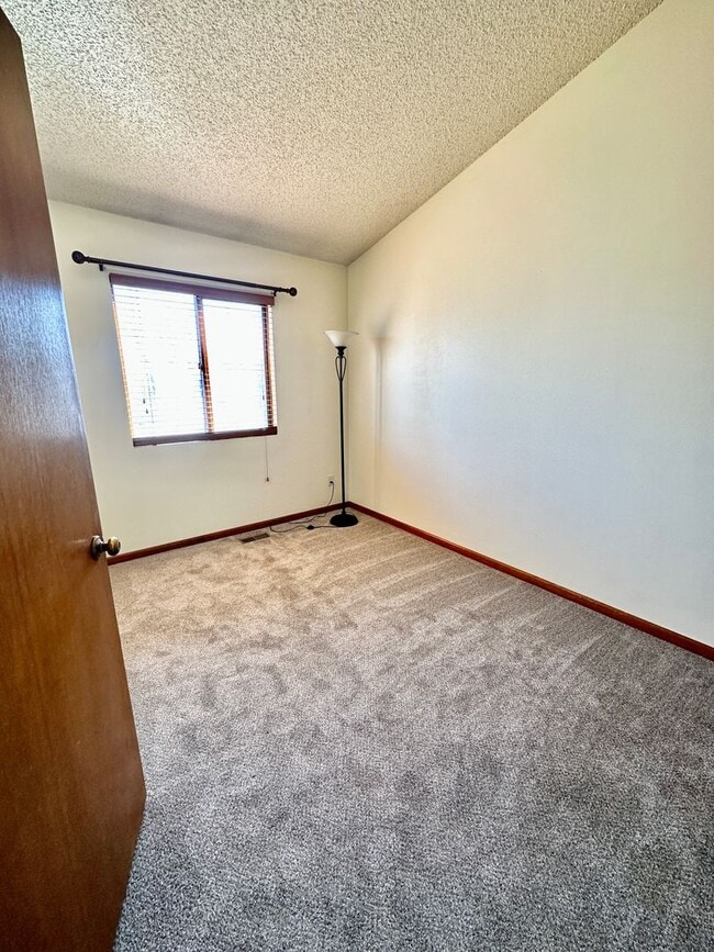 Building Photo - 4218 Goldenridge Way