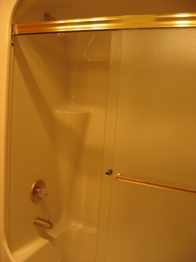 Building Photo - 824 SE Jensen St