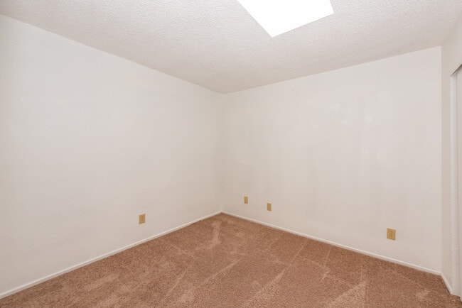 Building Photo - 514 W 37th St