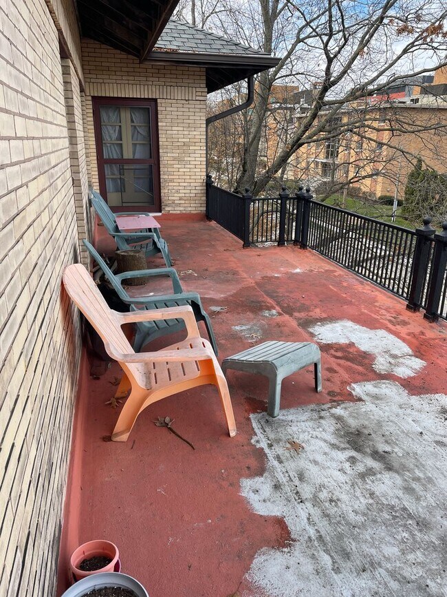 Building Photo - GrandAveW302-6