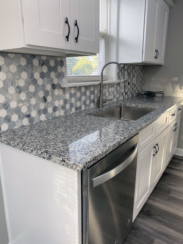 Building Photo - 805 S Norbury Ave