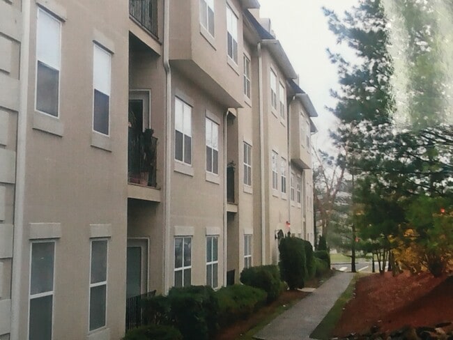 Building Photo - 211 Brittany Dr