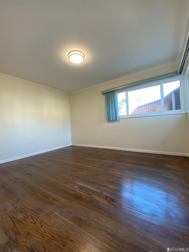 Building Photo - 67 Parkwood Dr