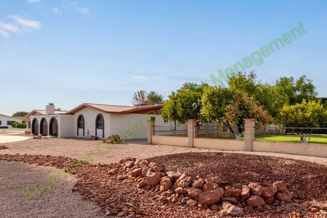Building Photo - Beautiful Gilbert Home with Pool — Convenient Location & Modern Upgrades!
