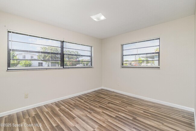 Building Photo - 3648 Tomlin Dr