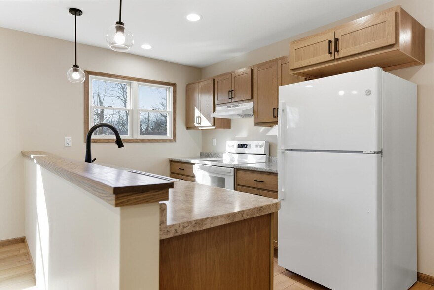 Building Photo - 313 E Martin St