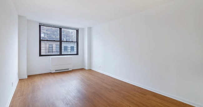 Building Photo - 242 E 26th St