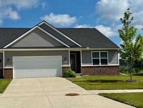 Building Photo - 10284 Swan Lake Cir