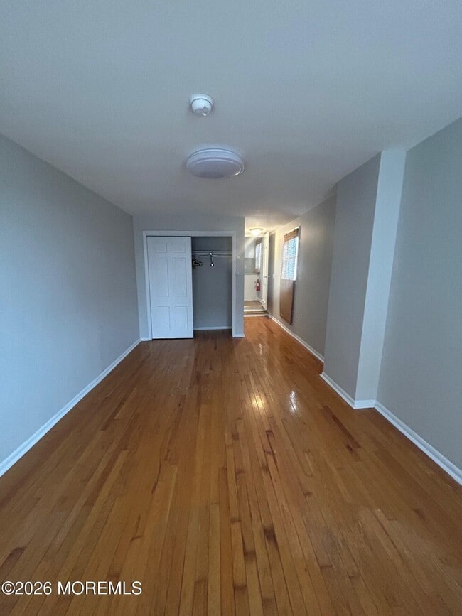 Building Photo - 2 Peninsula Ave