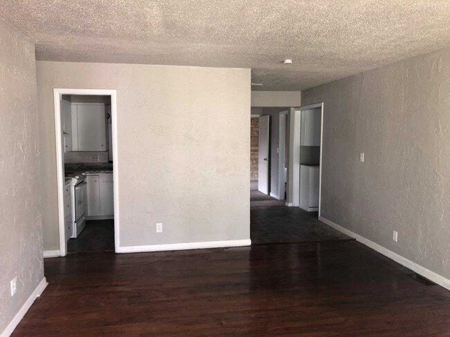 Building Photo - 4 bed garage conversion, mock fireplace, l...