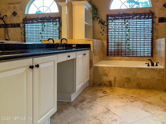 Building Photo - 1704 Tall Tree Dr E