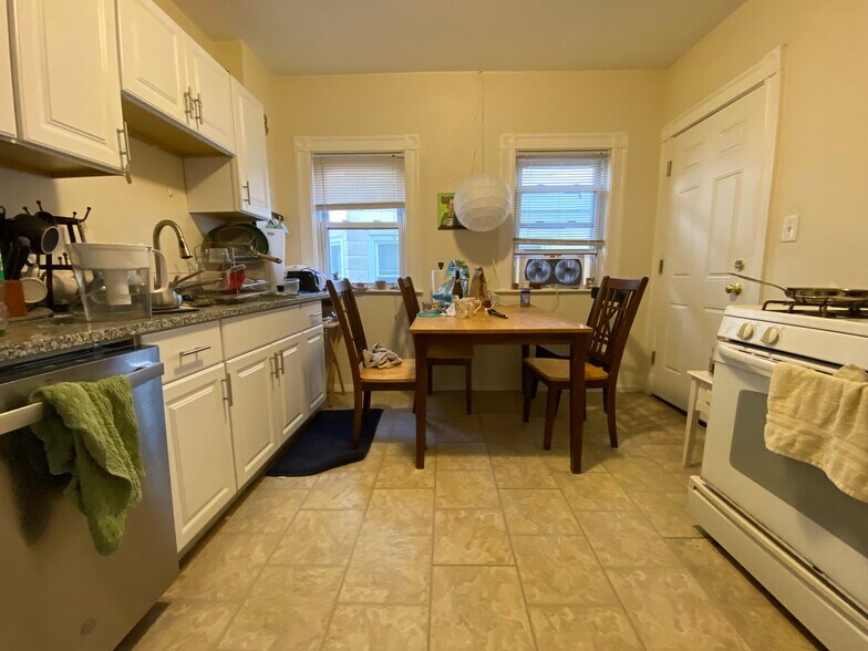 Building Photo - 300 Boston Ave