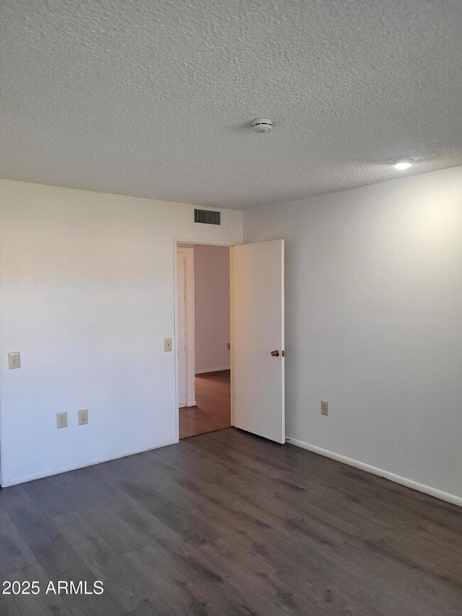 Building Photo - 10060 W Royal Oak Rd