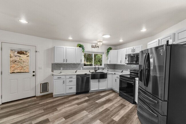 Building Photo - Private Gated 3BD/2BA Home on Acreage – Close to Bear River Highschool