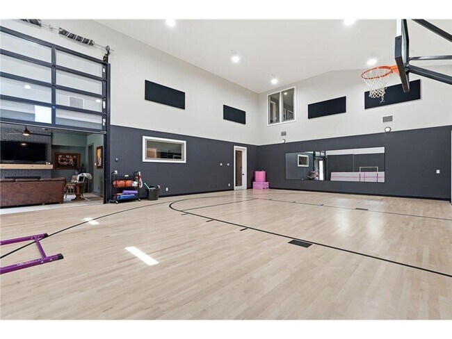 Building Photo - 6201 Gustavus Dr