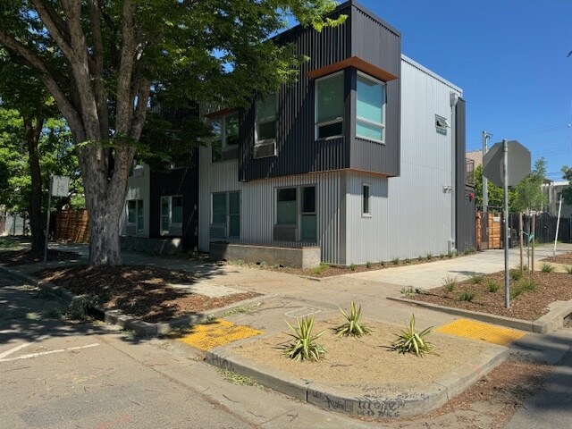 Building Photo - 230 13th St