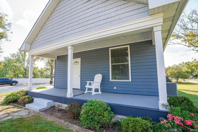 Building Photo - Blue Bungalow on the Northside