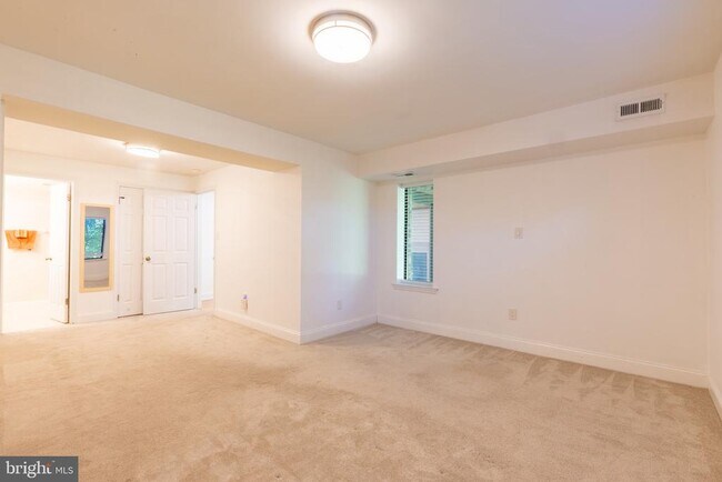 Building Photo - 504 Mountainview Dr
