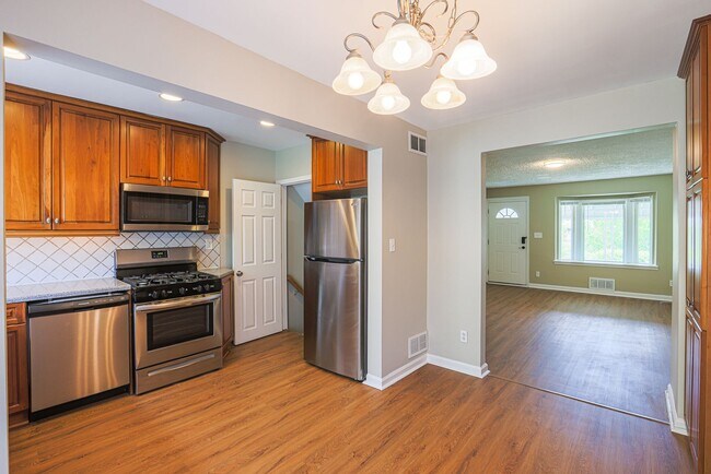 Building Photo - 1113 N Marlyn Ave