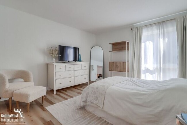 Building Photo - Bright and Spacious 2Bdm, 2Ba Condo in the...