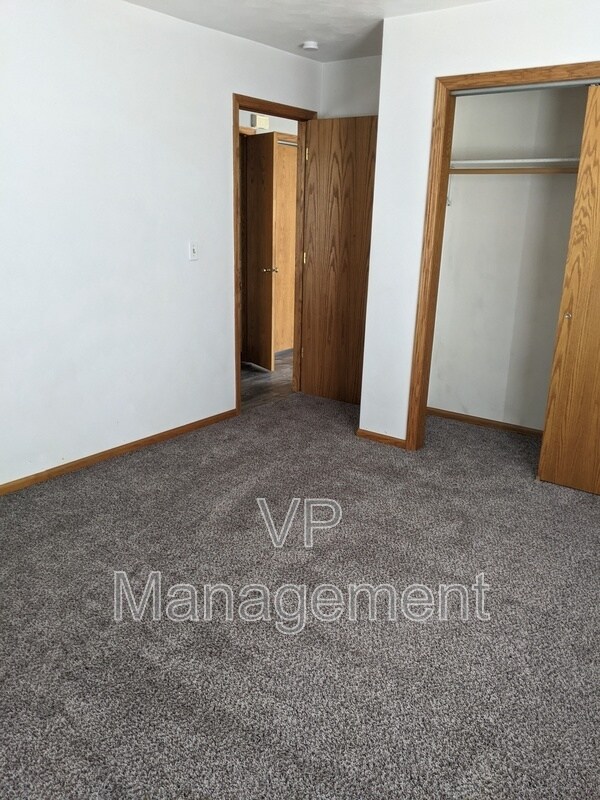 Building Photo - 2607 Diehn Ave