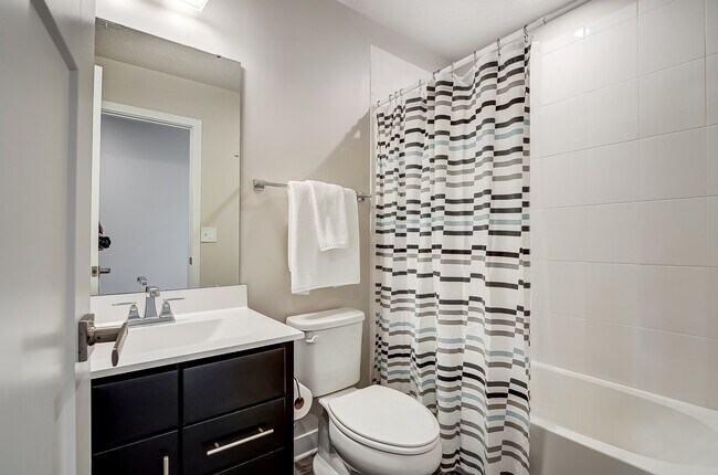 Building Photo - 7905 Pinnacle Point Dr