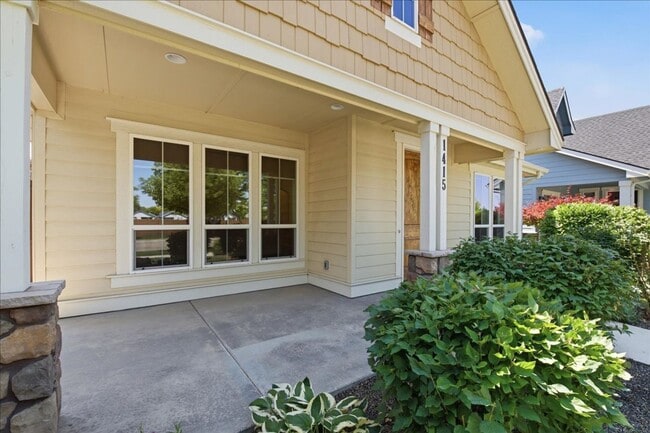 Building Photo - Single Story-3 Bedroom 2 Bathroom Home in a 55+ Community