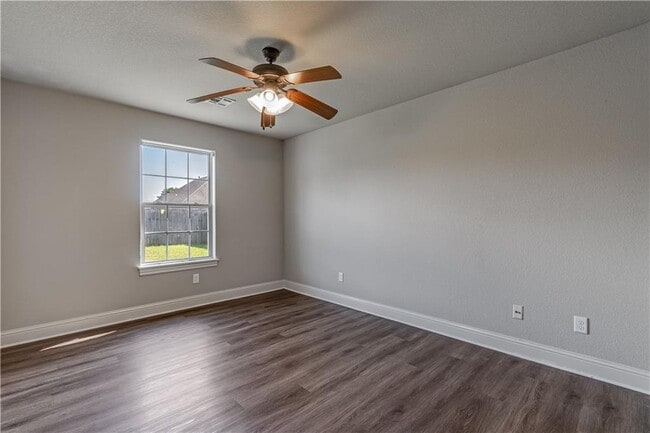 Building Photo - 2703 SW Warberry Ave