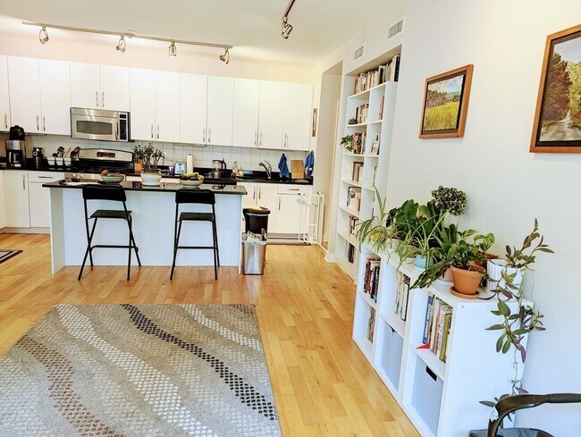 Building Photo - 24 Bay State Rd