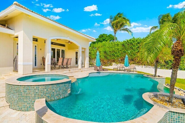 Building Photo - 3219 Karen Dr