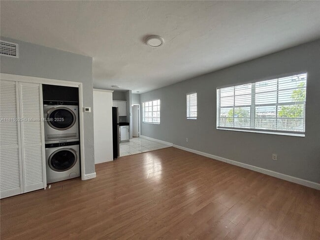 Building Photo - 1360 Collins Ave