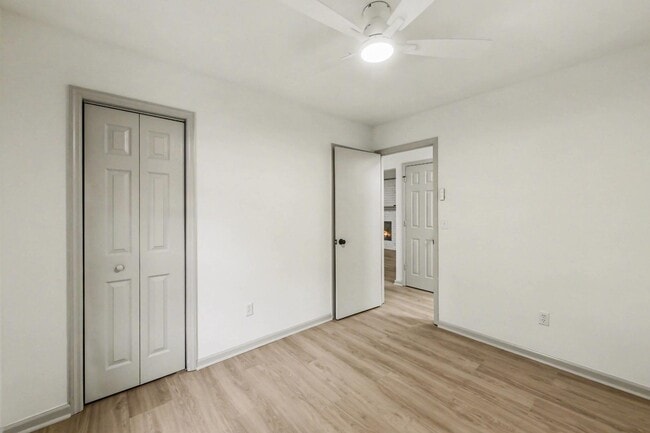 Building Photo - 100 English Rd