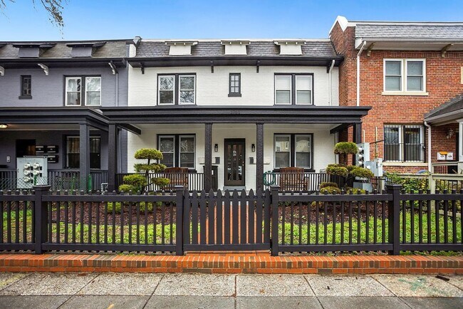 Primary Photo - 1712 West Virginia Ave NE