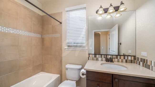 Building Photo - Stunning 4 Bedroom Patio Home in Flying Horse