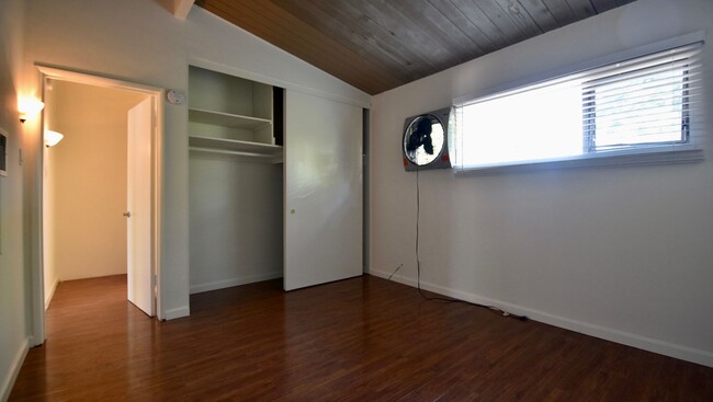 Building Photo - 121 W Arrellaga St