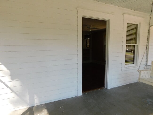 Building Photo - 2 Bedroom on Toombs