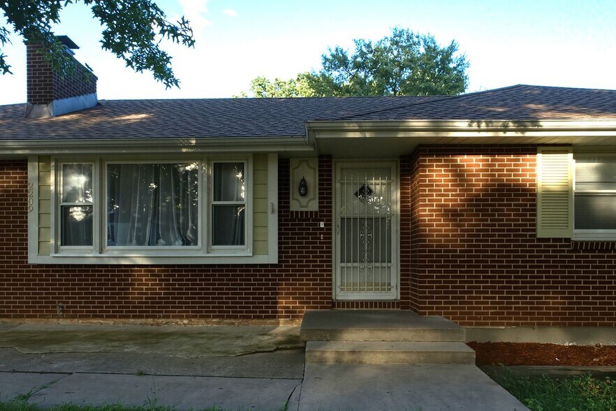 Building Photo - 2209 N 82nd Terrace