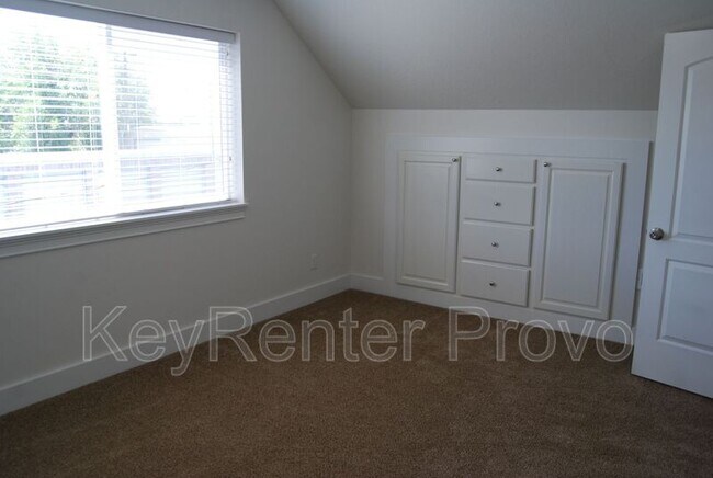 Building Photo - 713 W 500 S