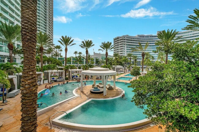 Building Photo - 4401 Collins Ave